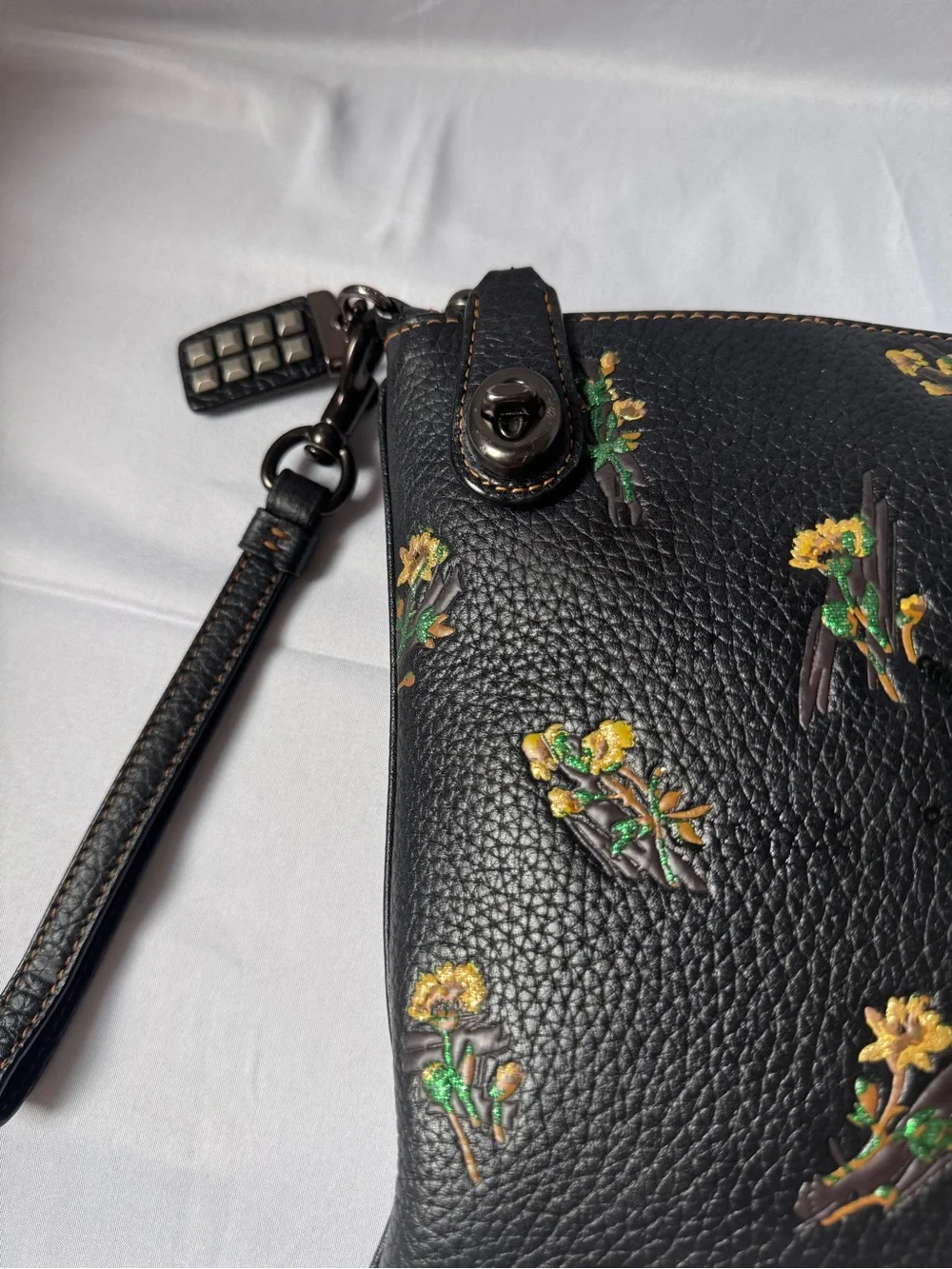 RARE Collector Coach Pyramid Eye Turnlock Wristlet 30 Clutch 51128